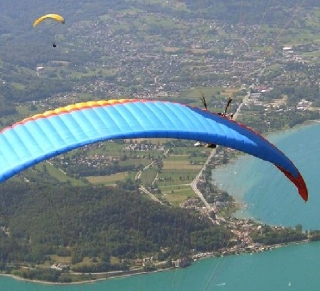  Disfruta de la vista panorámica mientras vuelas en parapente